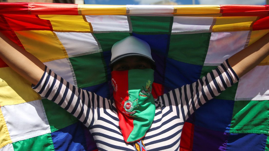 Detienen en Colombia a manifestantes durante una protesta pacífica en el aeropuerto internacional de la capital