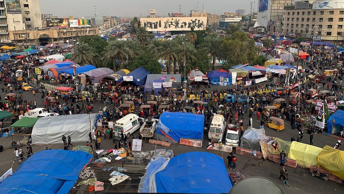Una multitud lincha en Bagdad a un joven y lo cuelga de un semáforo