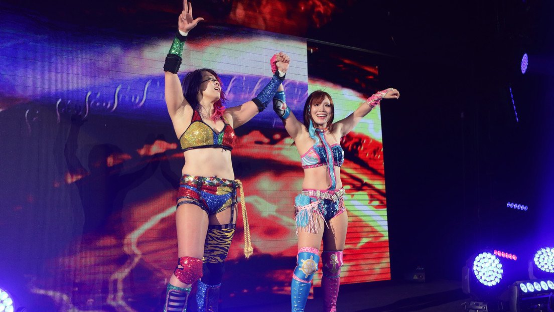 VIDEOS: Luchadora de la WWE se lleva elogios de sus rivales tras sufrir una aparente conmoción cerebral y lograr terminar su pelea