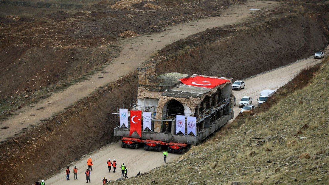 VIDEO: Turquía reubica una mezquita del siglo XV antes de quedar inundada por la puesta en marcha de un gran embalse