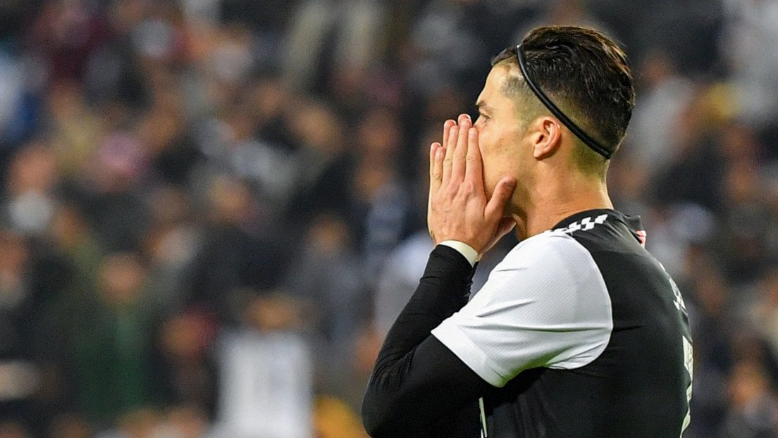 VIDEOS: Critican a Dybala por lanzar el tiro libre definitivo, mientras Ronaldo se hace viral por quitarse la medalla de plata tras la derrota