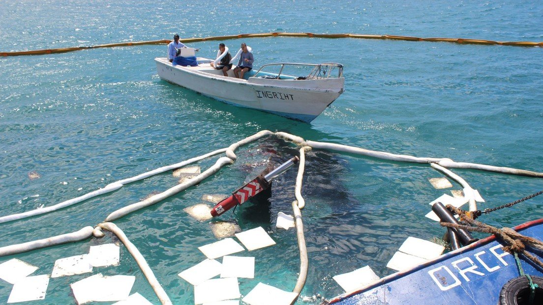 El derrame de petróleo en Galápagos "mata la vida silvestre e interrumpe cadenas alimentarias" en el archipiélago Patrimonio Natural de la Humanidad