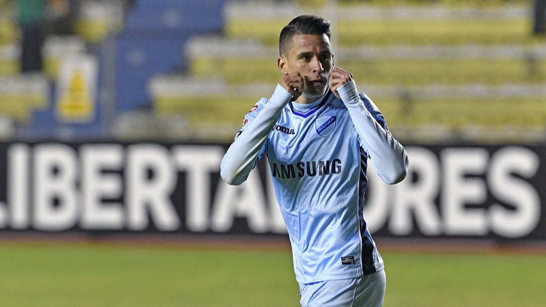 VIDEO: Un niño le pide de rodillas y entre lágrimas a su ídolo futbolístico que no renuncie al equipo