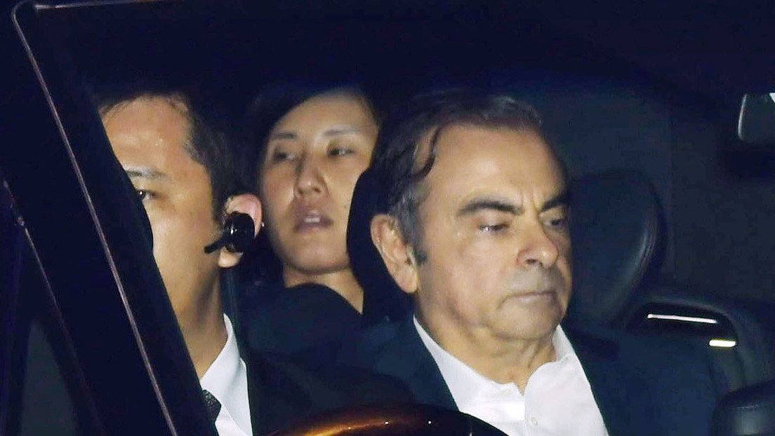 El expresidente de Nissan liberado bajo fianza huye de Japón y se refugia en el Líbano