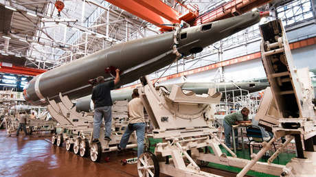 FOTOS: Rusia muestra imágenes del ensamblaje final de su cohete espacial modificado Soyuz–2