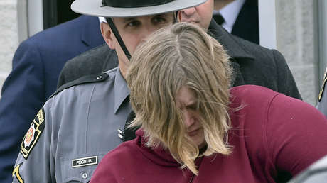 Acusan de asesinato a una mujer que dijo a la Policía que sus hijos se habían suicidado