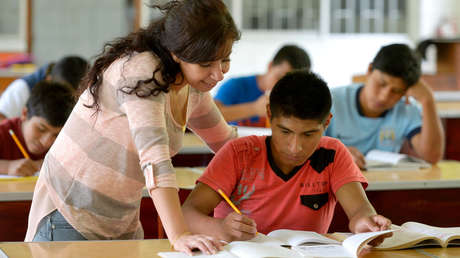 El Gobierno de Perú amplía a 17 los delitos para cesar a docentes de por vida