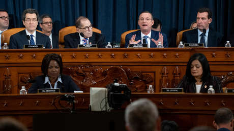 Trump califica de "una broma sin mérito" al informe sobre su 'impeachment'