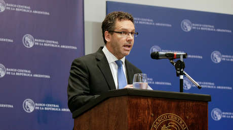 El presidente del Banco Central de Argentina presenta su renuncia