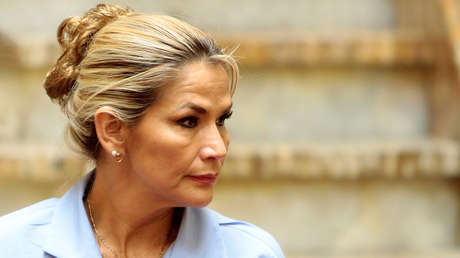 Áñez firma un decreto para indemnizar a los familiares de fallecidos durante crisis política en Bolivia