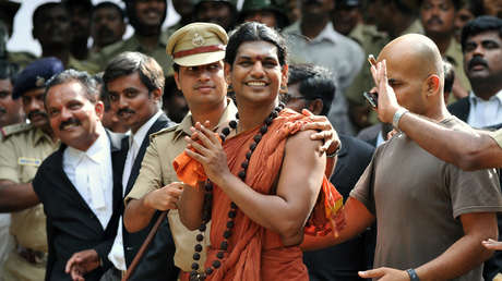 Un prófugo de la Justicia en la India funda su propia 'nación cósmica de Ecuador'