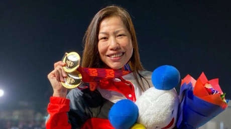 Una deportista gana una medalla de oro 38 años después de su debut en una competición