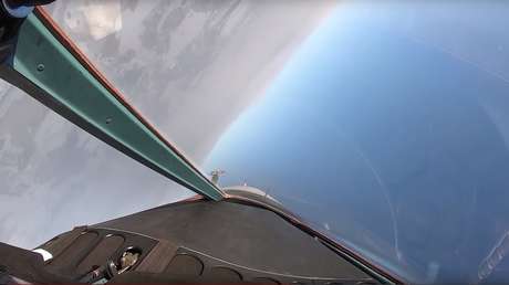 VIDEO: Cazabombarderos supersónicos rusos Su-34 entrenan combates con misiles durante un simulacro vertiginoso