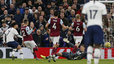 VIDEO: El delantero Son Heung-min marca un gol saliendo desde su área, quitándose de encima a 6 rivales