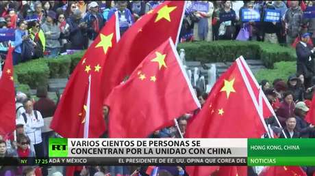 Varios cientos de personas se concentran en Hong Kong a favor de la unidad con China