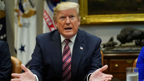 Trump lamenta que los estadounidenses "tiran de la cadena 10 o 15 veces" y ordena buscar una solución