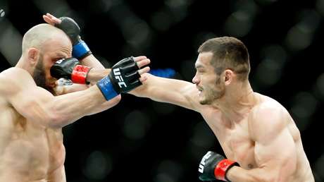 VIDEO: 'Protegido' de Floyd Mayweather logra su primer nocaut en la UFC tras hacer volar el protector bucal de su rival