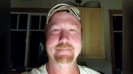 Gemelas de cuatro años escalan un terraplén para  pedir ayuda tras un aparatoso choque que mató a su padre