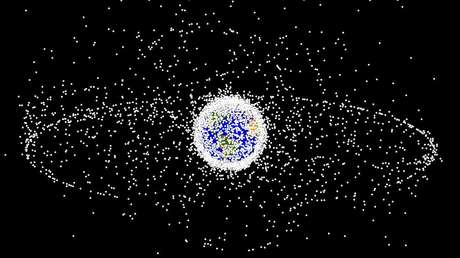La ESA declara la guerra a la basura espacial con un 'robot-barrendero' de cuatro brazos