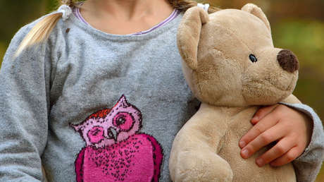 La familia de una niña rusa que vive aislada en una clínica desde su nacimiento podría perder sus derechos parentales