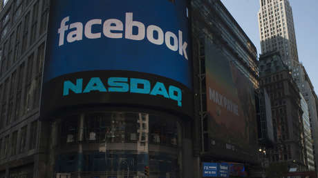 Las acciones de Facebook caen más de un 2 %