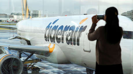 Hospitalizan a tres pasajeros de un avión tras desviarse el vuelo por "olor inusual" a bordo