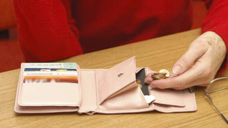 VIDEO: Pone una cámara oculta en su casa y descubre que su mejor amiga le hace algo "desgarrador"