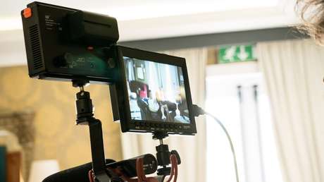 Descubre a un desconocido que habla con su hija pequeña a través de una cámara de seguridad 'hackeada' (VIDEO)