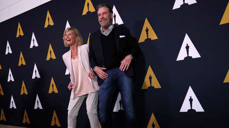 FOTO: John Travolta y Olivia Newton-John reviven sus personajes de 'Grease' en el 41.º aniversario de su estreno