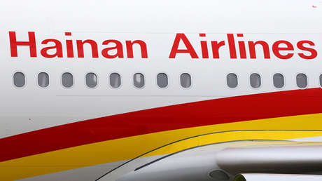 Un avión regresa a la puerta de embarque para que desciendan dos ancianos afectados por la muerte de un familiar