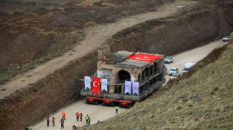 VIDEO: Turquía reubica una mezquita del siglo XV antes de quedar inundada por la puesta en marcha de un gran embalse