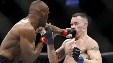 VIDEO: Luchador simpatizante de Trump se burla de su rival nigeriano antes de la pelea y este le rompe la mandíbula sacándolo del octágono por 6 meses