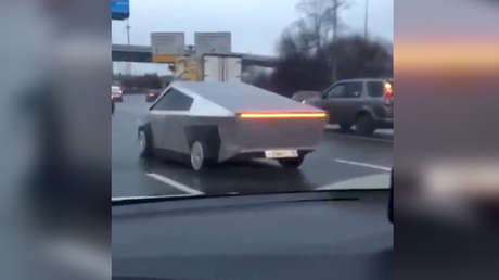 VIDEO: Captan una camioneta 'Cybertruck' circulando por Moscú dos años antes de que comience su producción
