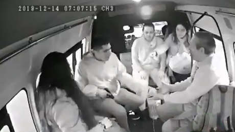 VIDEO: Asaltante amenaza con dispararle a una mujer durante un robo en el transporte público del Estado de México