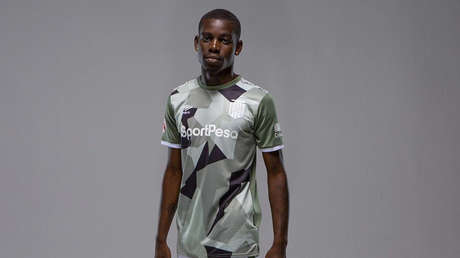 Se hace pasar por futbolista profesional y consigue ser fichado por cuatro clubes internacionales sin jugar ni un solo partido