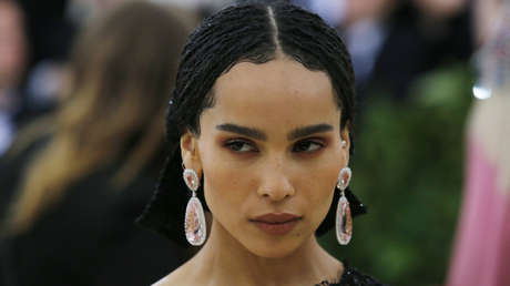 Zoe Kravitz publica en Instagram una foto desnuda en apoyo al 'impeachment' de Trump