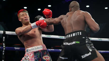 VIDEO: Nocaut 'relámpago' propinado por 'Dinamita' Dubois a Fujimoto no le da chance de conseguir su título de peso pesado