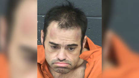 Se despierta en el asiento trasero de su coche y descubre que hay un desconocido al volante