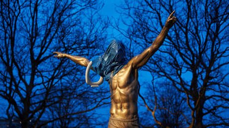 FOTO: Vuelven a vandalizar la estatua de Zlatan Ibrahimovic