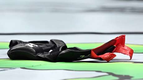 VIDEO: Un luchador de artes marciales mixtas se rompe el brazo al caer mal tras ser derribado por su rival