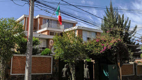 El Gobierno boliviano de facto explica por qué se han reforzado las medidas policiales en la Embajada de México en La Paz