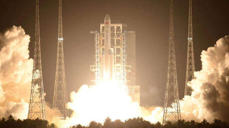 VIDEO: China lanza su cohete Long March 5 con un satélite de comunicación