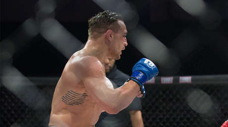 VIDEO: Luchador de MMA noquea a su rival con un potente derechazo