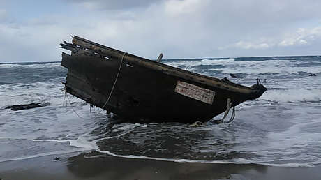 Encuentran un barco con dos cabezas y cinco cuerpos en las costas de Japón