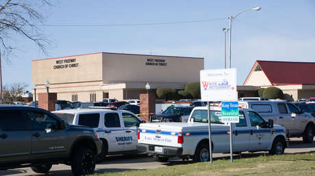 Un tirador mata a 2 personas en una iglesia en EE.UU. y es abatido por feligreses armados en pocos segundos durante un servicio transmitido en vivo