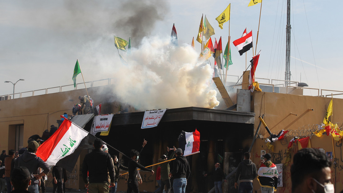 EE.UU. urge a sus ciudadanos a abandonar Irak "inmediatamente" tras lanzar un ataque contra objetivos en Bagdad y matar al general iraní Soleimani