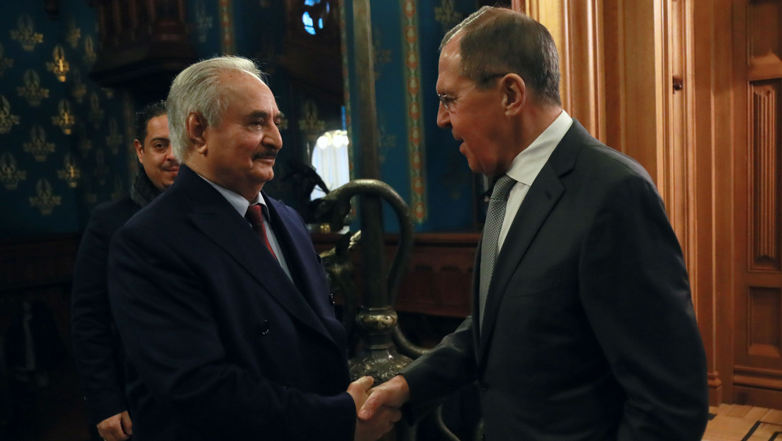 Algunas de las partes del conflicto libio firman el documento final tras la reunión en Moscú pero Haftar pide más tiempo