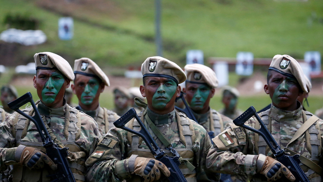 Gobierno de facto de Bolivia militariza las calles "preventivamente" con equipos antimotines