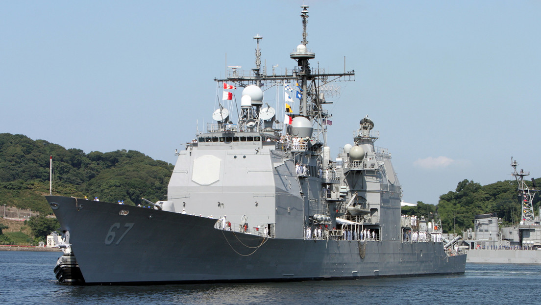 Un buque de guerra estadounidense navega por el estrecho de Taiwán poco después de que EE.UU. y China firmaran la 'fase uno' de su acuerdo comercial