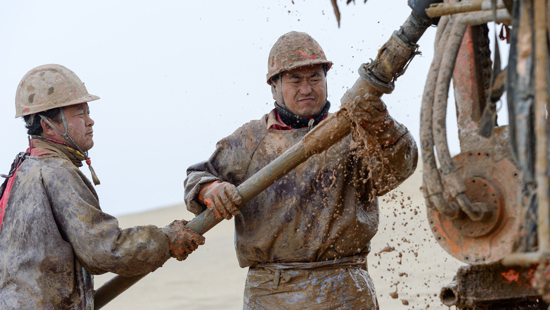 China descubre petróleo y gas en el pozo más profundo de Asia